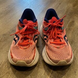 Saucony Women’s Size 7.5 Coral & Navy Running Shoes